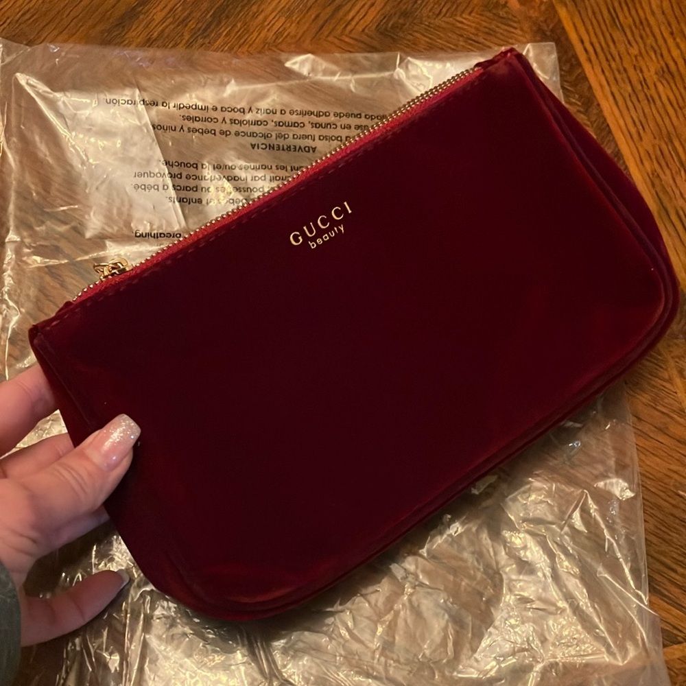 Gucci Beauty velvet satin zipper pouch